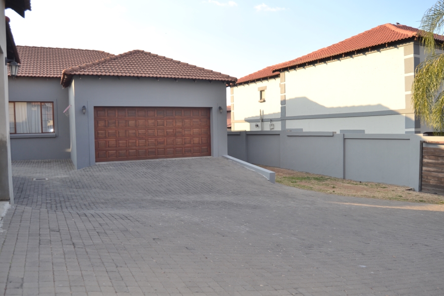 4 Bedroom Property for Sale in Thatchfield Estate Gauteng