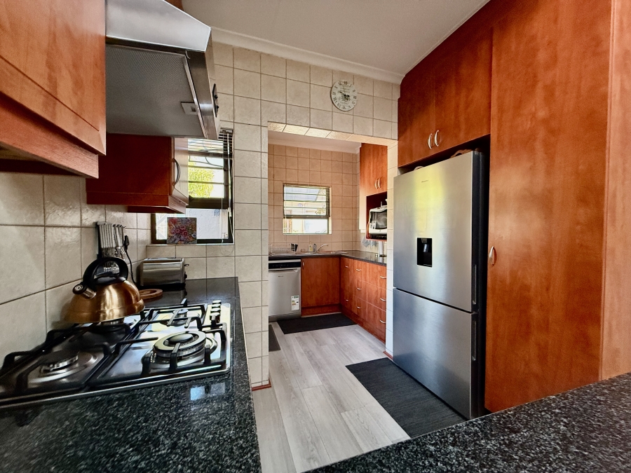 2 Bedroom Property for Sale in The Retreat Gauteng