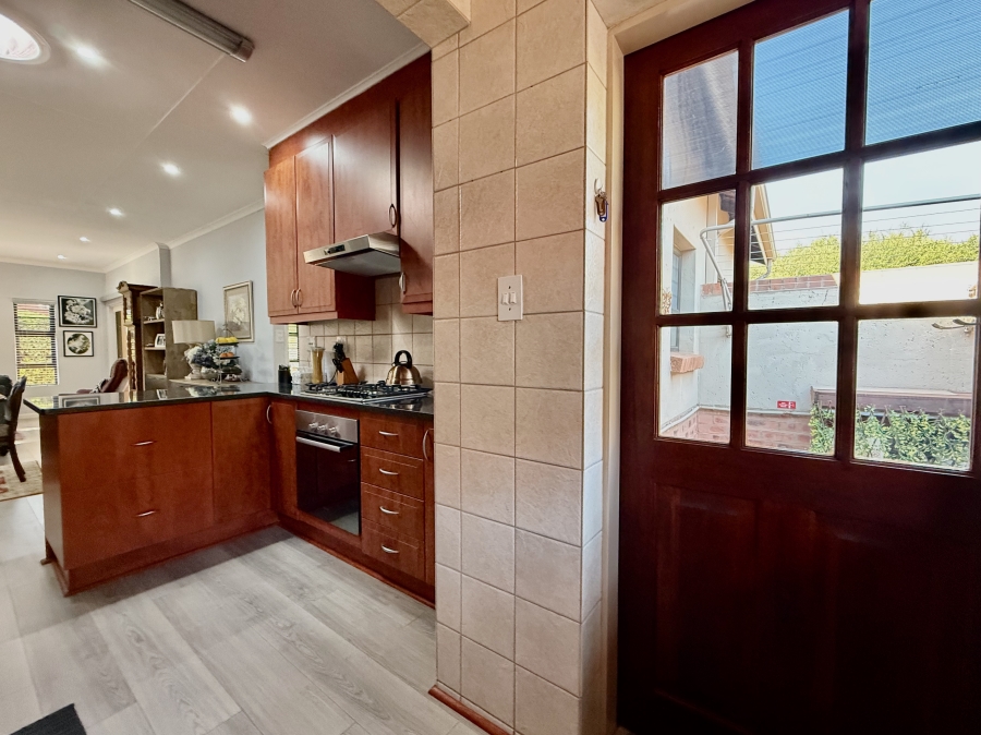 2 Bedroom Property for Sale in The Retreat Gauteng