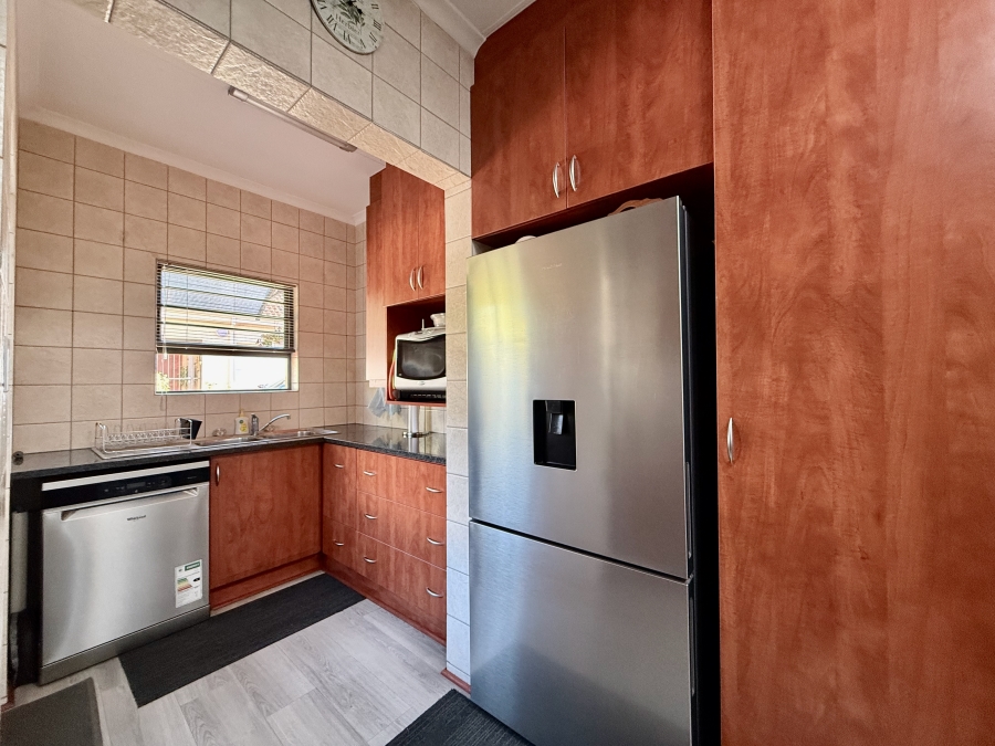 2 Bedroom Property for Sale in The Retreat Gauteng