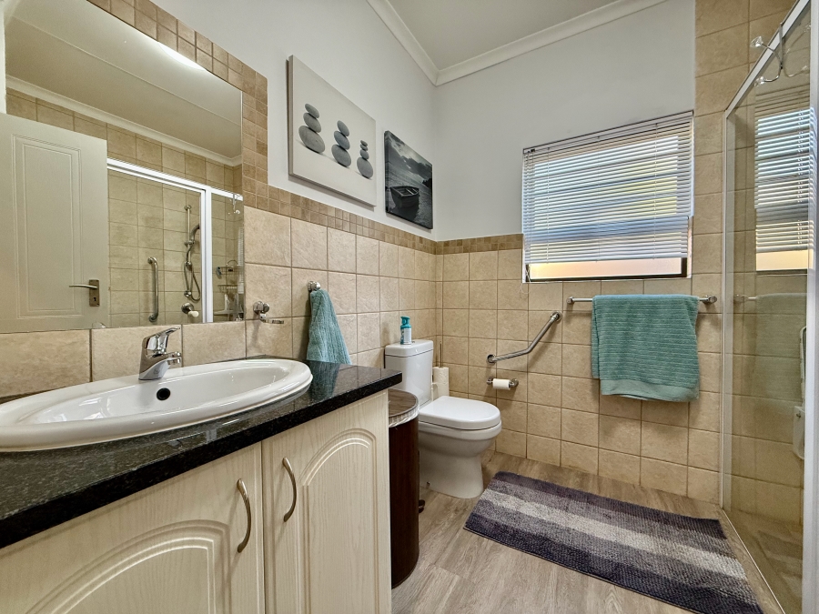 2 Bedroom Property for Sale in The Retreat Gauteng