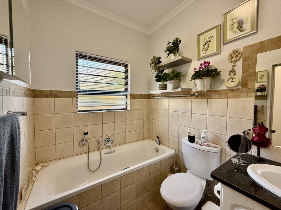 2 Bedroom Property for Sale in The Retreat Gauteng