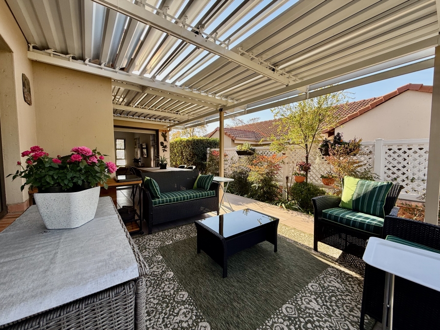 2 Bedroom Property for Sale in The Retreat Gauteng