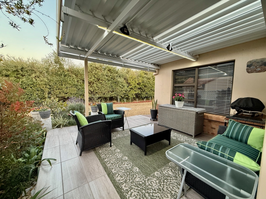 2 Bedroom Property for Sale in The Retreat Gauteng