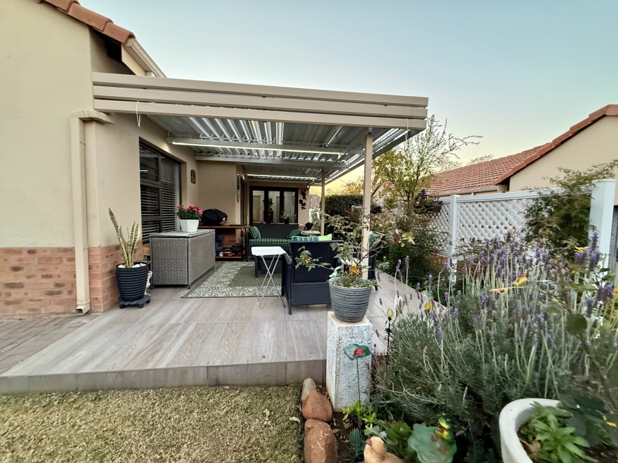 2 Bedroom Property for Sale in The Retreat Gauteng