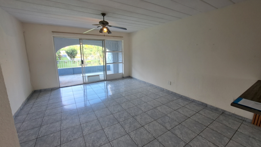 To Let 2 Bedroom Property for Rent in Florida Lake Gauteng