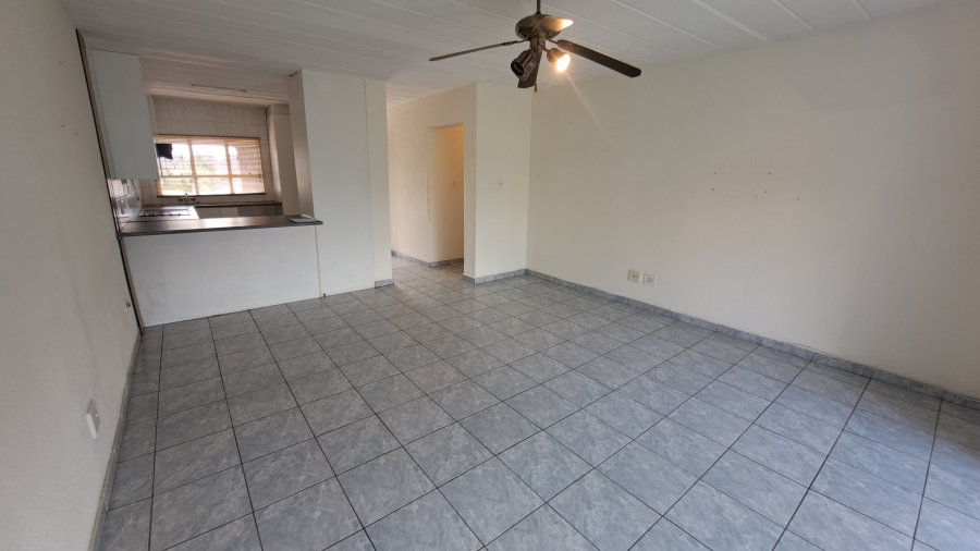 To Let 2 Bedroom Property for Rent in Florida Lake Gauteng