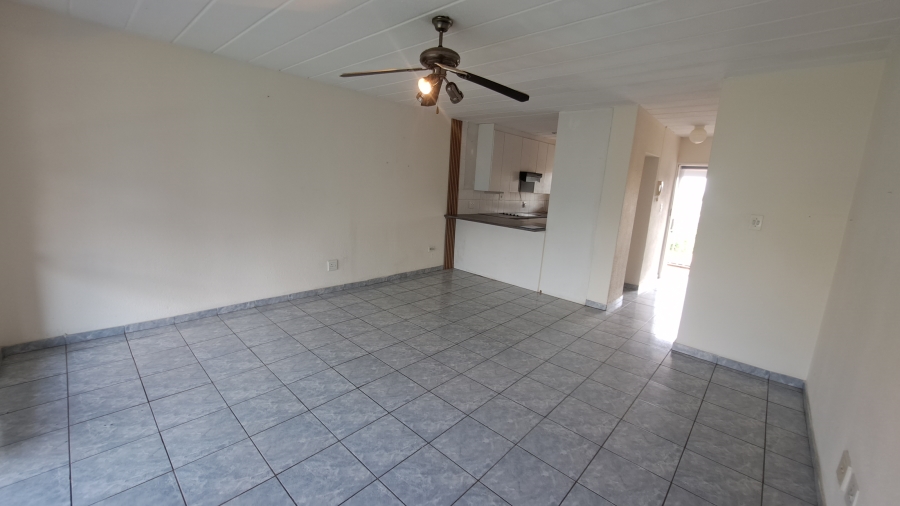 To Let 2 Bedroom Property for Rent in Florida Lake Gauteng