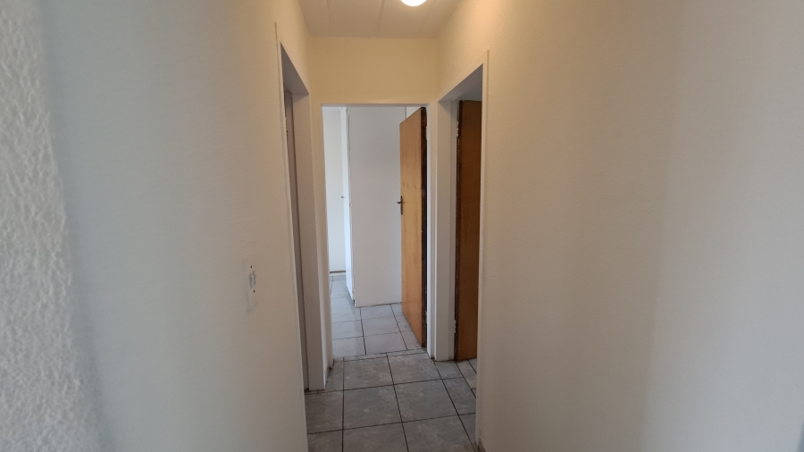 To Let 2 Bedroom Property for Rent in Florida Lake Gauteng