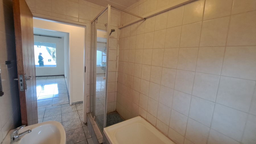 To Let 2 Bedroom Property for Rent in Florida Lake Gauteng