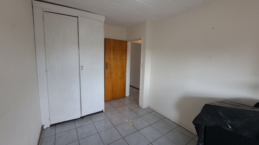 To Let 2 Bedroom Property for Rent in Florida Lake Gauteng