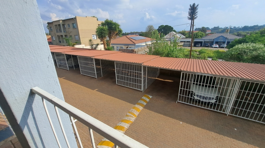 To Let 2 Bedroom Property for Rent in Florida Lake Gauteng