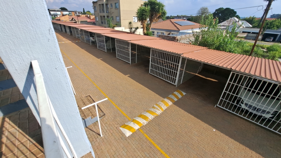 To Let 2 Bedroom Property for Rent in Florida Lake Gauteng