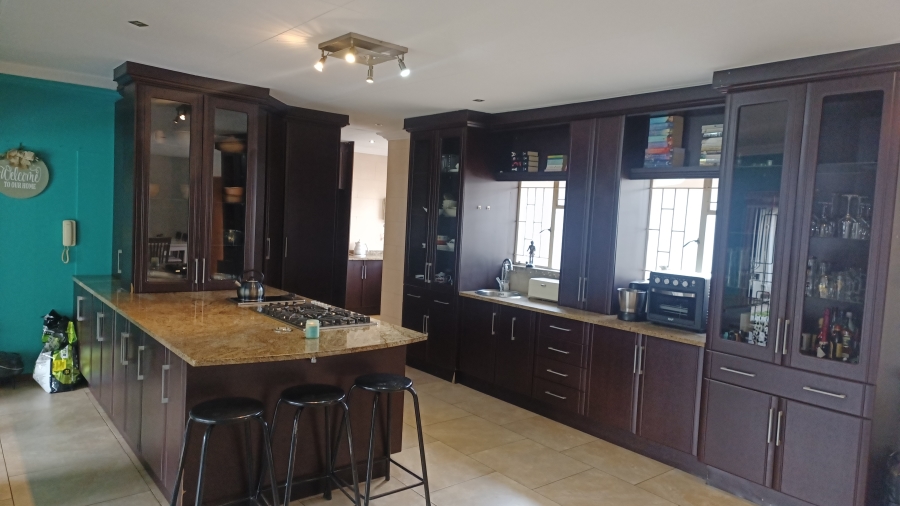 6 Bedroom Property for Sale in Selcourt Gauteng