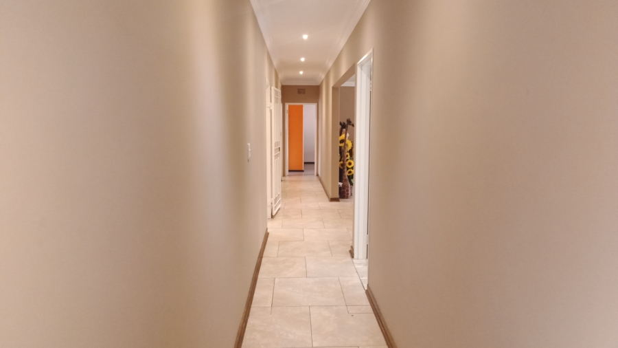 6 Bedroom Property for Sale in Selcourt Gauteng