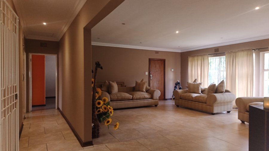 6 Bedroom Property for Sale in Selcourt Gauteng