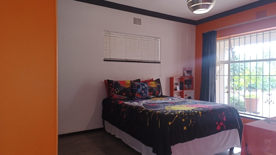 6 Bedroom Property for Sale in Selcourt Gauteng