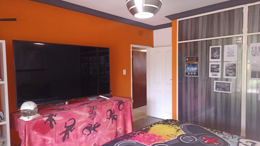 6 Bedroom Property for Sale in Selcourt Gauteng