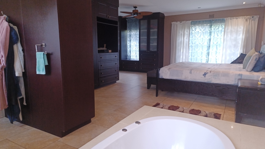 6 Bedroom Property for Sale in Selcourt Gauteng