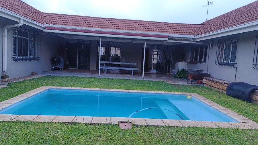 6 Bedroom Property for Sale in Selcourt Gauteng