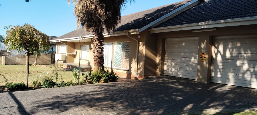4 Bedroom Property for Sale in Rensburg Gauteng