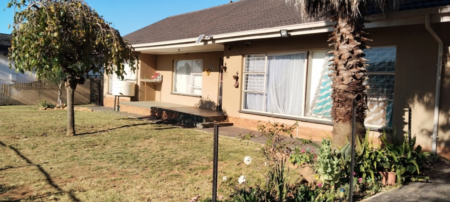 4 Bedroom Property for Sale in Rensburg Gauteng