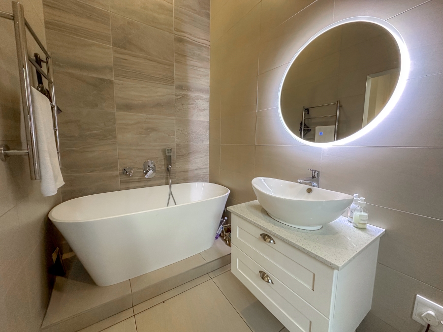 4 Bedroom Property for Sale in Midstream Ridge Gauteng