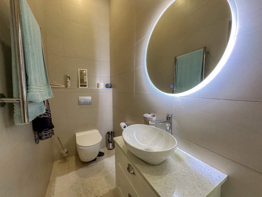 4 Bedroom Property for Sale in Midstream Ridge Gauteng