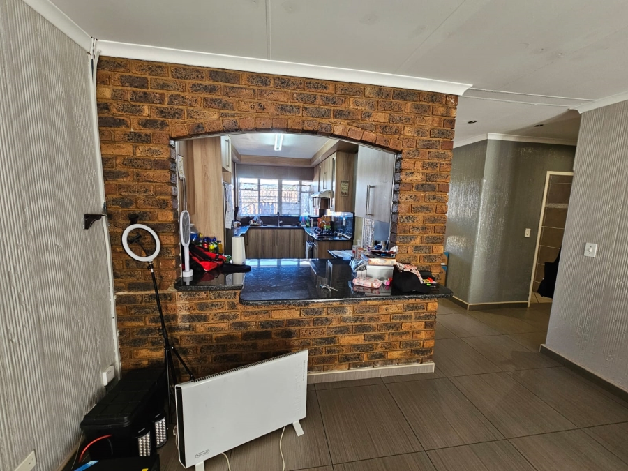 2 Bedroom Property for Sale in South Crest Gauteng