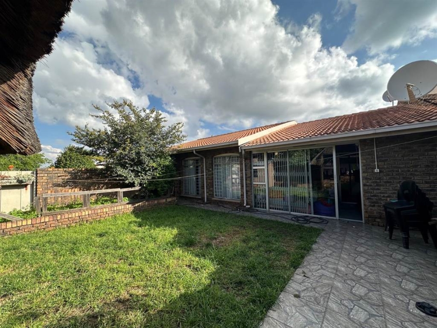 2 Bedroom Property for Sale in South Crest Gauteng