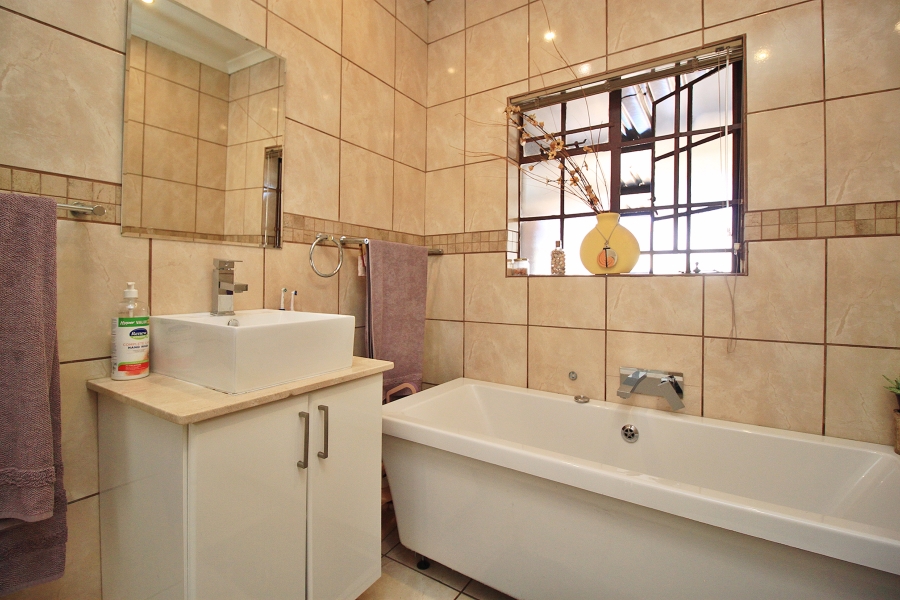 2 Bedroom Property for Sale in Illiondale Gauteng