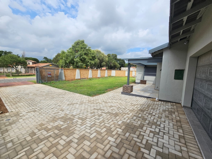 4 Bedroom Property for Sale in Brackenhurst Gauteng
