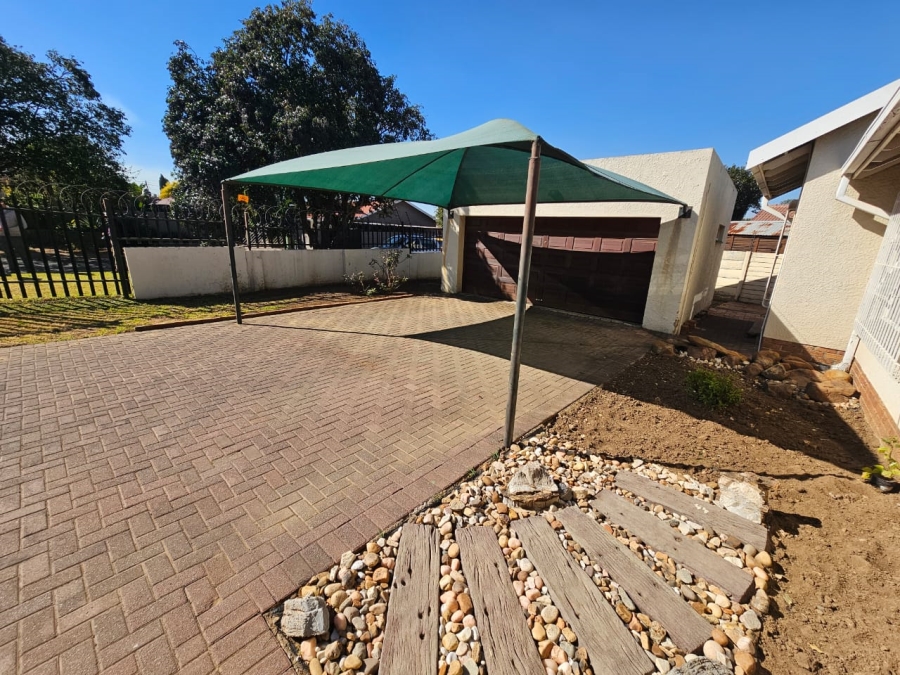 4 Bedroom Property for Sale in Brackendowns Gauteng