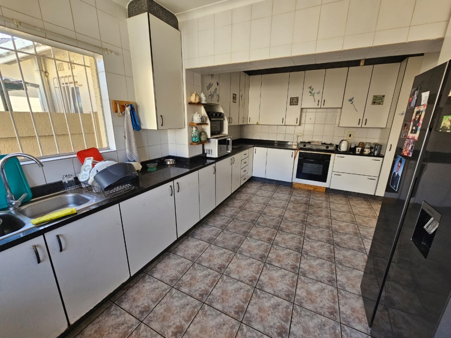4 Bedroom Property for Sale in Brackendowns Gauteng