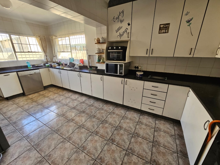 4 Bedroom Property for Sale in Brackendowns Gauteng