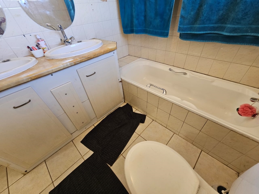 4 Bedroom Property for Sale in Brackendowns Gauteng