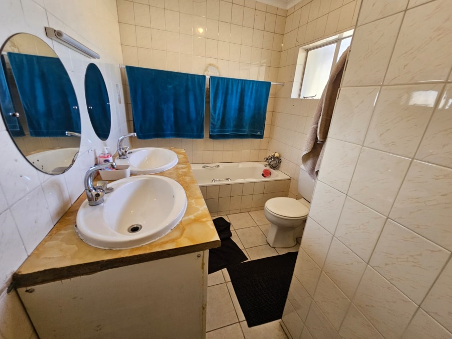 4 Bedroom Property for Sale in Brackendowns Gauteng