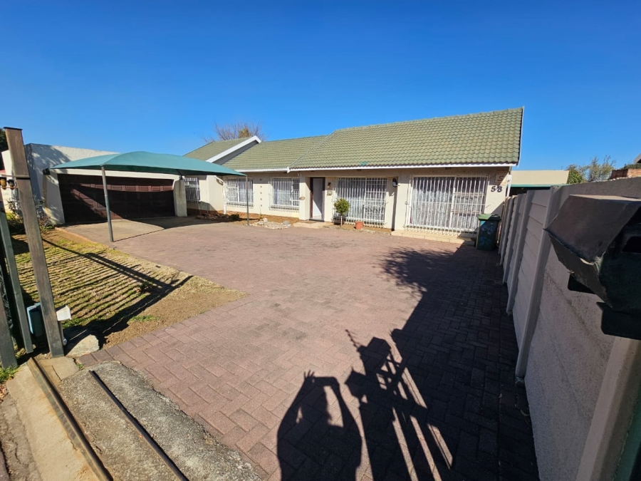 4 Bedroom Property for Sale in Brackendowns Gauteng