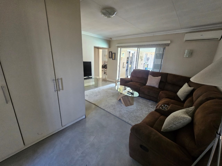 3 Bedroom Property for Sale in Brackendowns Gauteng
