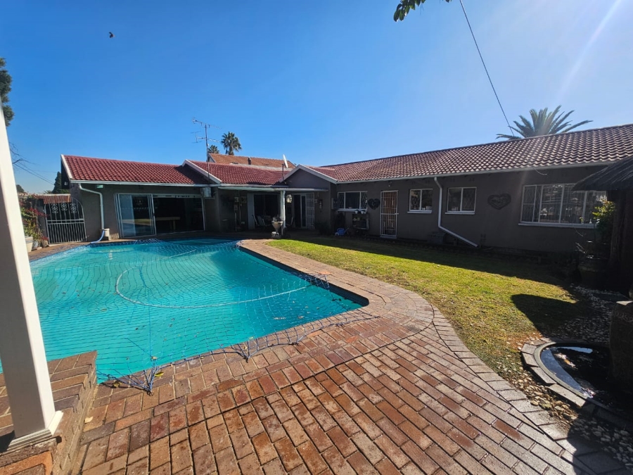 3 Bedroom Property for Sale in Brackendowns Gauteng