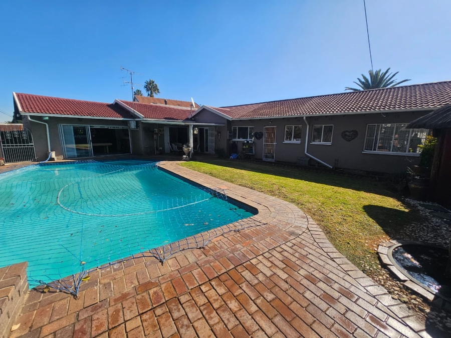 3 Bedroom Property for Sale in Brackendowns Gauteng
