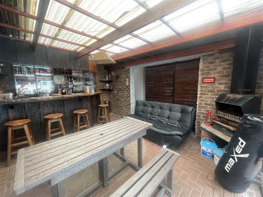 4 Bedroom Property for Sale in Verwoerdpark Gauteng
