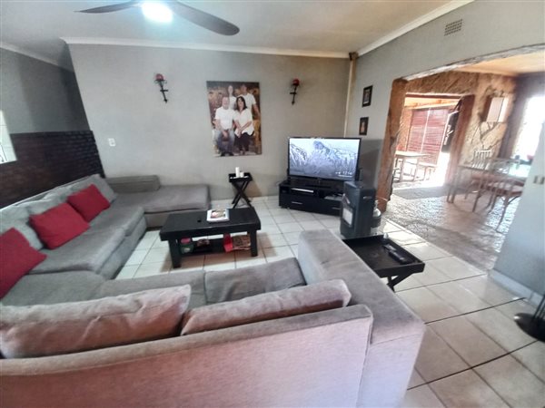 4 Bedroom Property for Sale in Verwoerdpark Gauteng