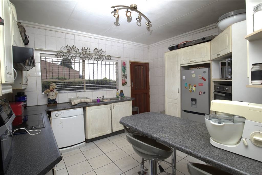 4 Bedroom Property for Sale in Verwoerdpark Gauteng