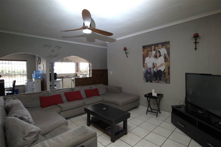 4 Bedroom Property for Sale in Verwoerdpark Gauteng
