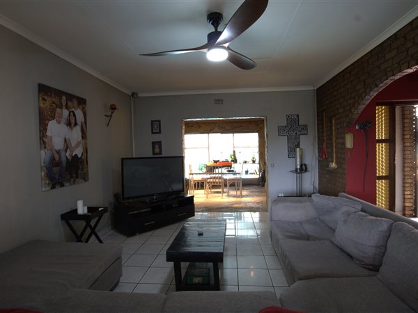 4 Bedroom Property for Sale in Verwoerdpark Gauteng
