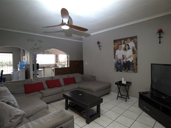 4 Bedroom Property for Sale in Verwoerdpark Gauteng