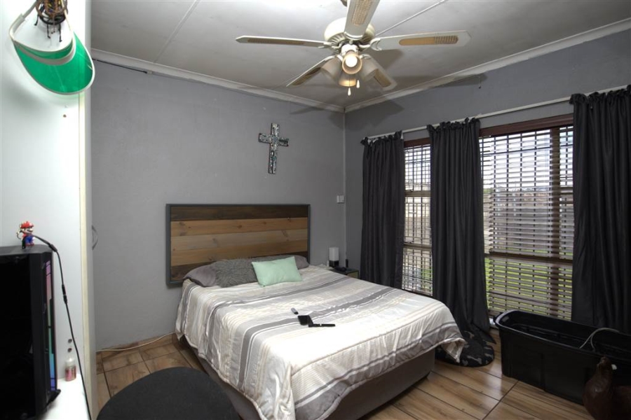 4 Bedroom Property for Sale in Verwoerdpark Gauteng