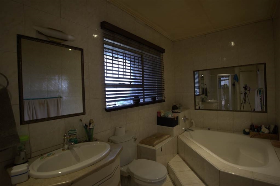 4 Bedroom Property for Sale in Verwoerdpark Gauteng