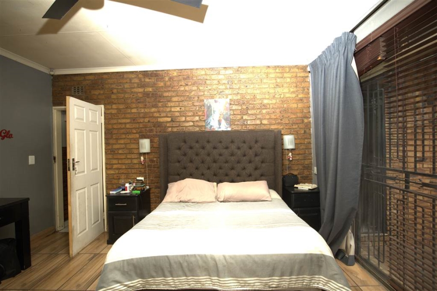 4 Bedroom Property for Sale in Verwoerdpark Gauteng